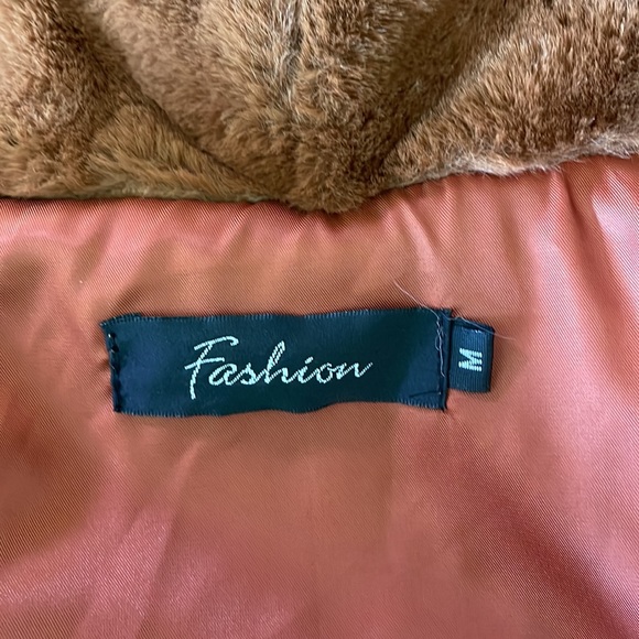 Fashion faux fur brown coat. Size M - Picture 7 of 7